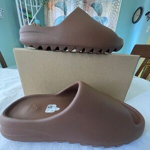 Adidas Yeezy slides size 8 Color Beige